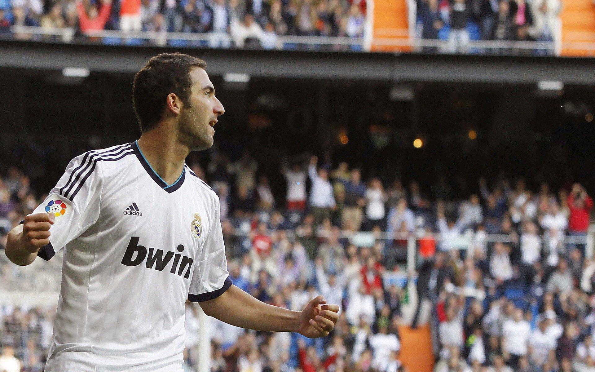 字母哥的优雅施压，不申请交易但摆烂逼雄鹿做恶人？双面博弈下的暗涌