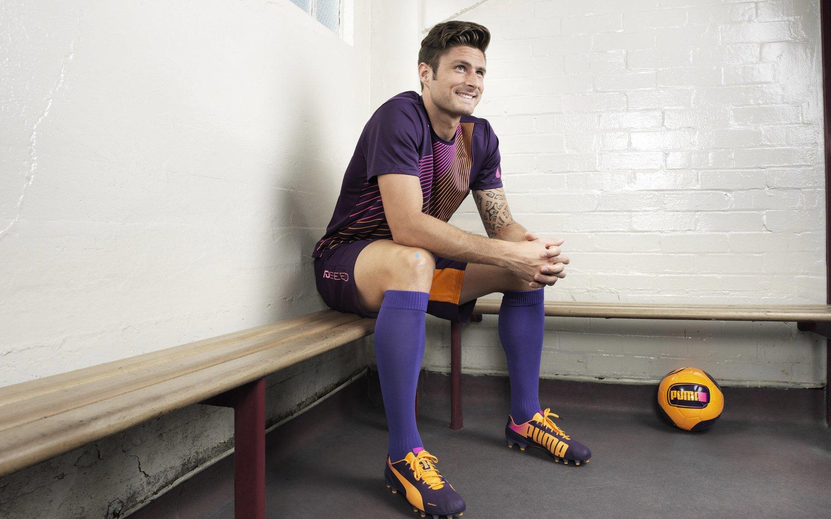 HTH体育下载：转会专家罗马诺透露，切尔西后卫迪萨西一月离队成定局，但实质性谈判仍无进展